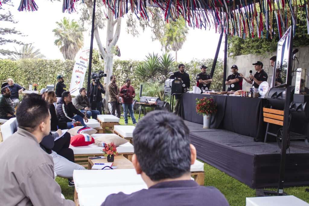 Miembros de la FPFP exponiendo en la clase del tercer día del BBQ Masterclass