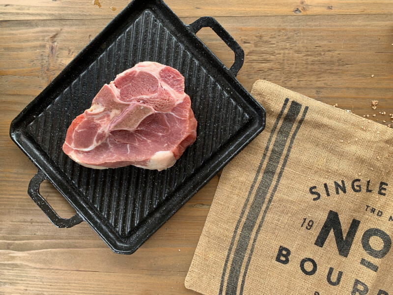 900 gr (aprox) de Chuleta de Cerdo Anticuchero preparada por Stefano Zapatier